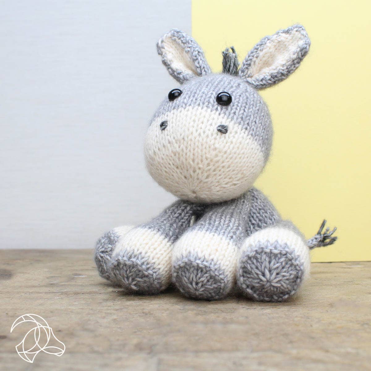 Finished Lente Donkey knitted donkey, about 20 cm tall