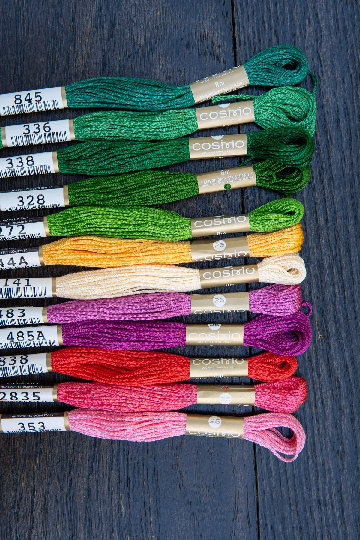 COSMO Embroidery Set Petals & Stems - 12 Skeins
