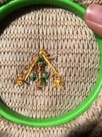 The thin printed line works on fabric you could never trace onto